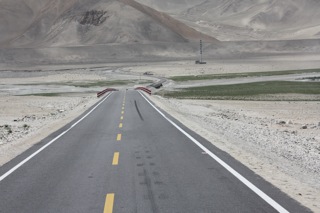 カシからの舗装道路.jpg